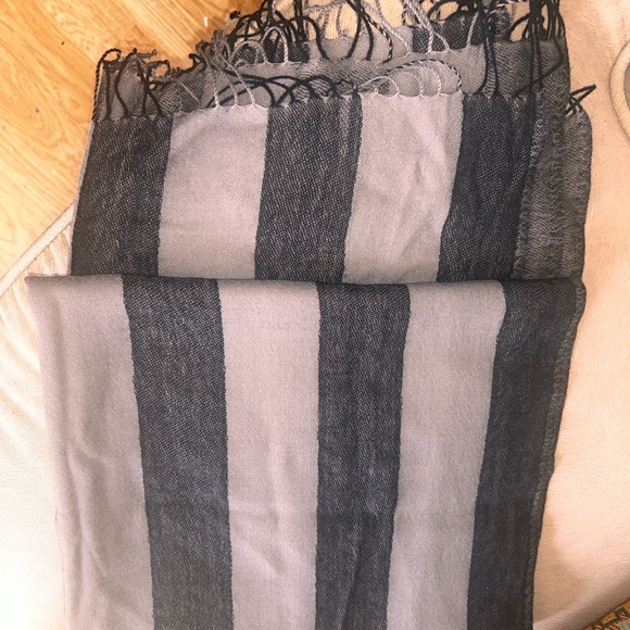 Nordstrom's Women's Silk/Wool Scarf/ Oblong/ Grey & Black Strips/ Fringe - Picture 4 of 5
